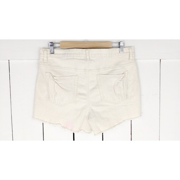 Cream crochet lace denim jeans shorts - Picture 4 of 5